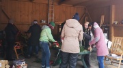 Mitglieder von Wallgau Aktiv bei der Vorbereitung zum Adventsmarkt der Sinne an der Sonnleiten in Wallgau 2018